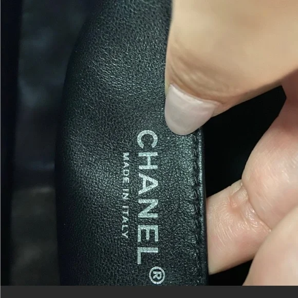 Classic Twist Chanel Bag - Picture 3 of 8